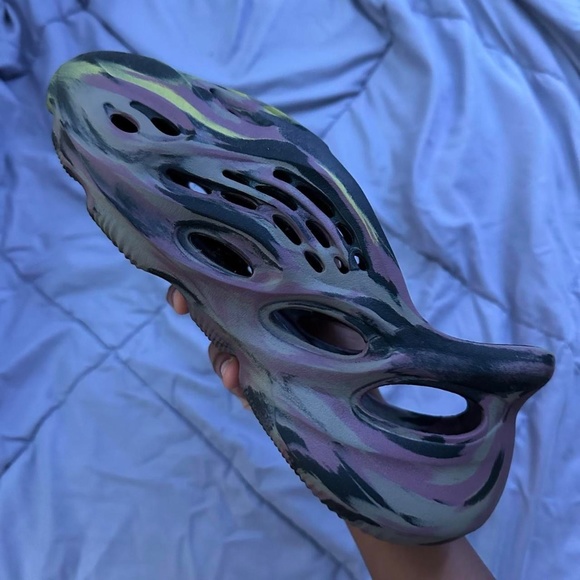 Yeezy - Picture 3 of 4